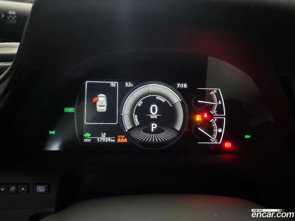 Lexus ES 300h 2023 — thumbnail 3