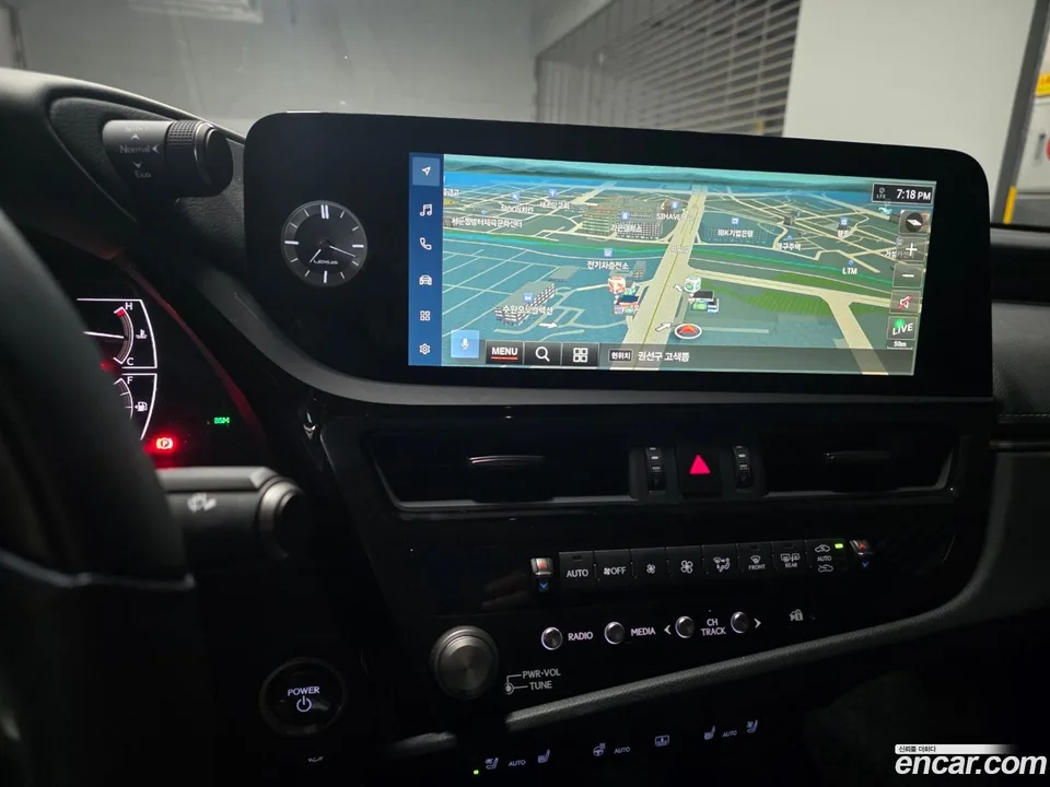 Lexus ES 300h 2023 — thumbnail 4