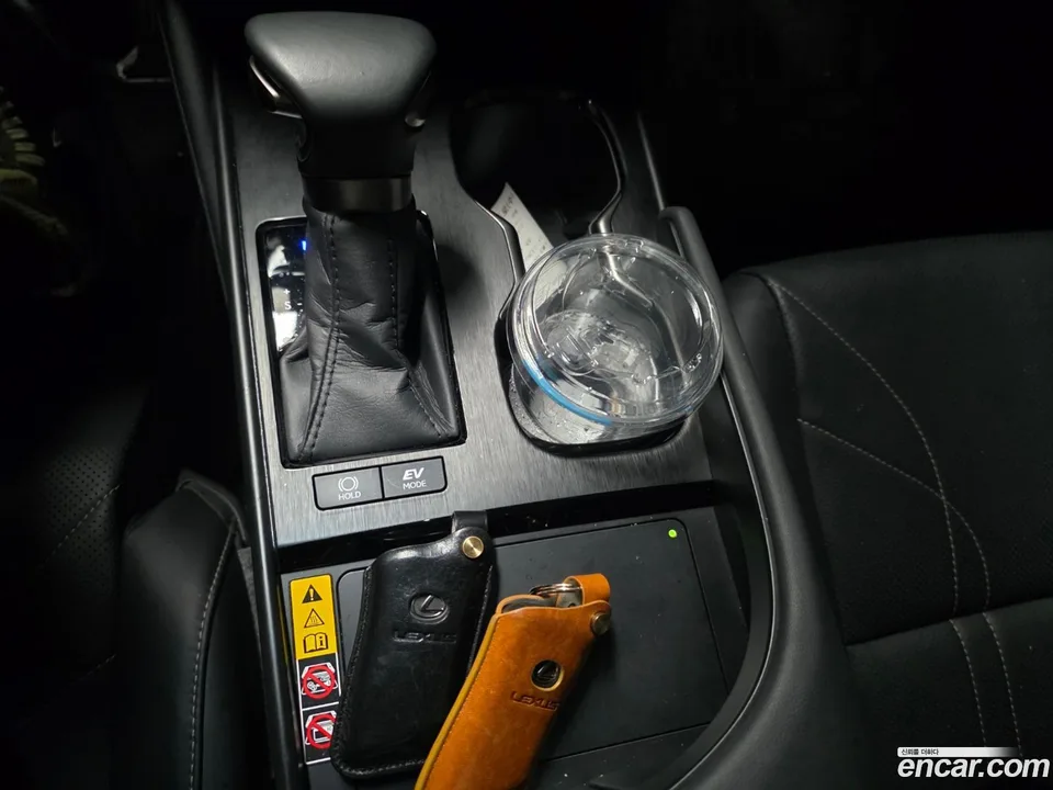 Lexus ES 300h 2023 — thumbnail 5