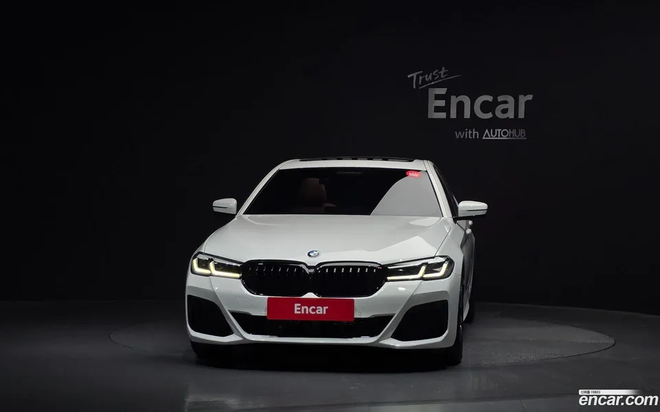 BMW 5 Series 520i M 2023 — миниатюра 3