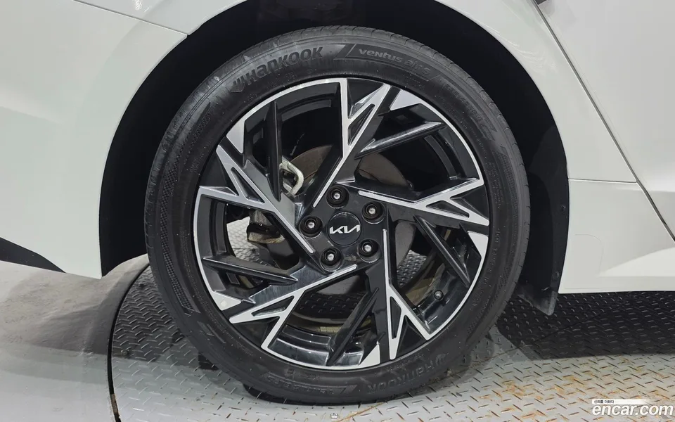 Kia K5 Hybrid 2024 — thumbnail 2