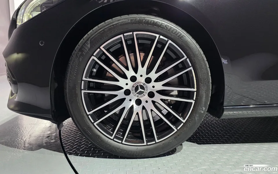 Mercedes-Benz C-Class C300 4MATIC 2024 — миниатюра 2