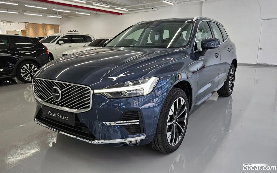 Volvo XC60 B5 2026 — photo 1, buy with delivery to Moscow
