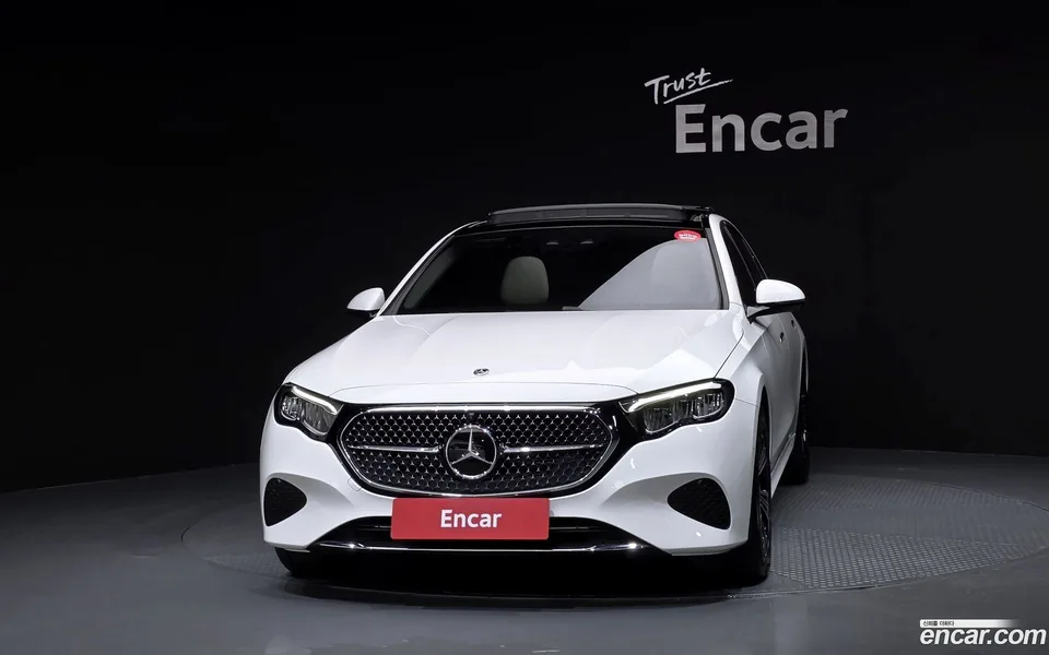 Mercedes-Benz E-Class E200 2024 — thumbnail 3