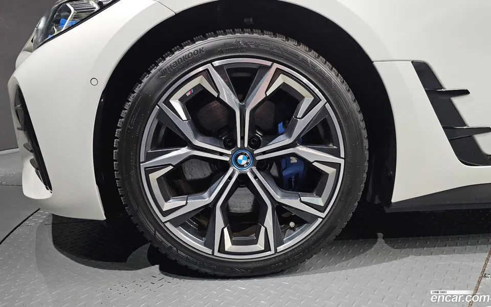 BMW i4 eDrive40 M 2023 — thumbnail 2