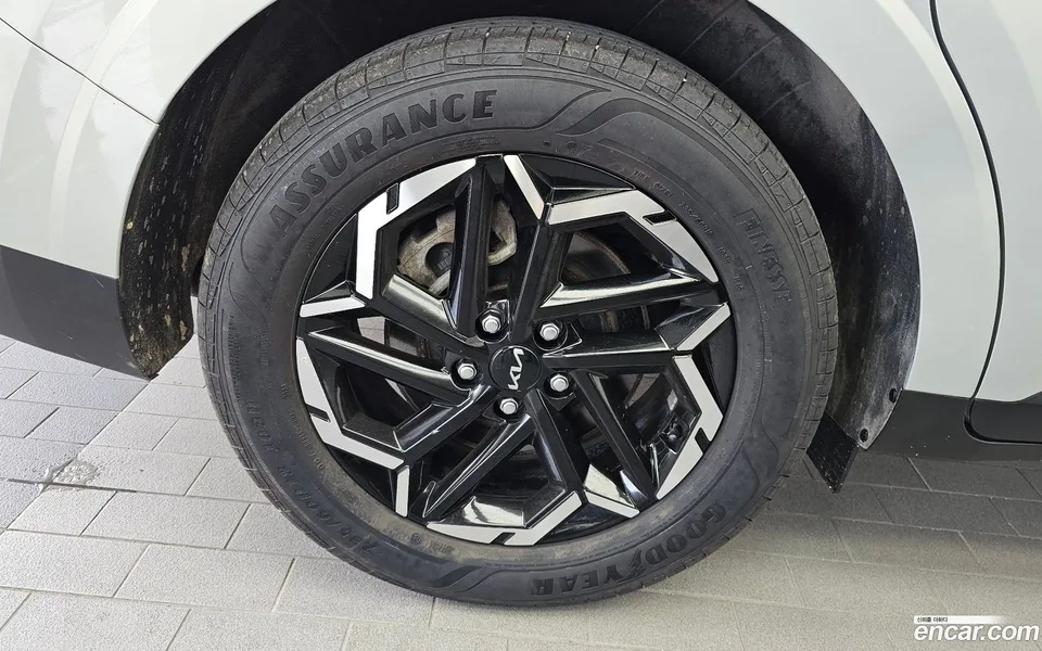 Kia Carnival 9 2023 — thumbnail 2