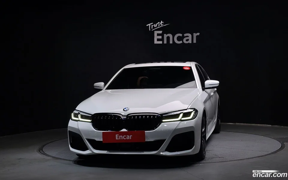 BMW 5 Series 520i M 2023 — thumbnail 3