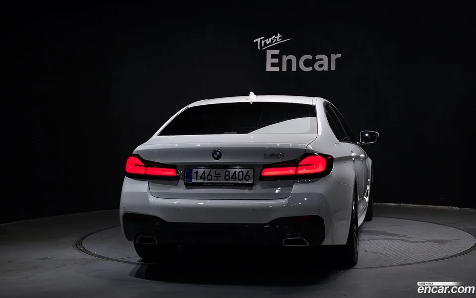 BMW 5 Series 520i M 2023 — thumbnail 4