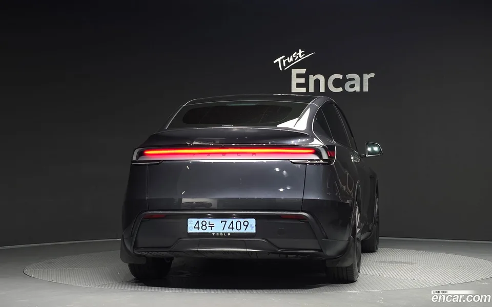 Tesla Model Y RWD 2026 — thumbnail 4