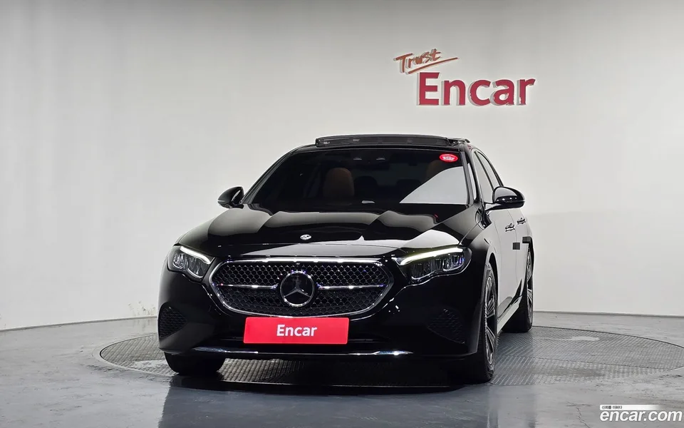 Mercedes-Benz E-Class E200 2024 — thumbnail 3