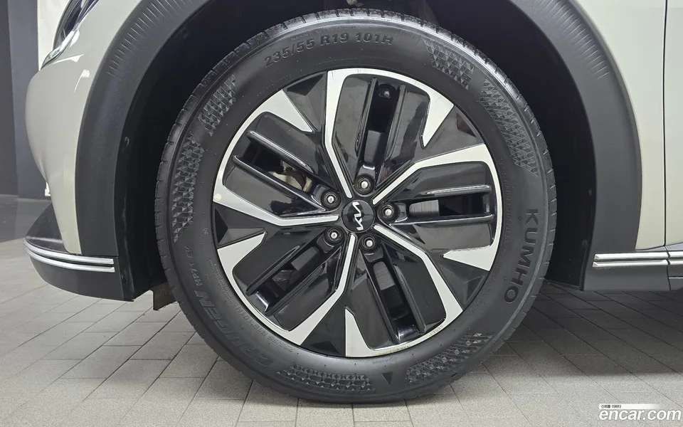Kia EV6 2023 — thumbnail 2