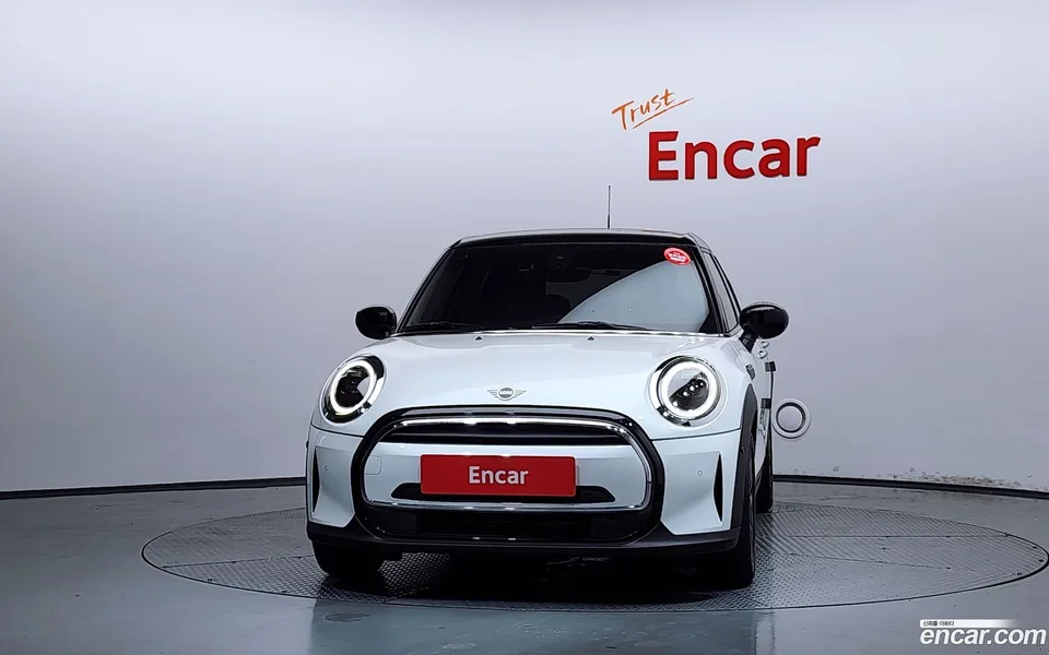 MINI Cooper 5 2023 — thumbnail 3