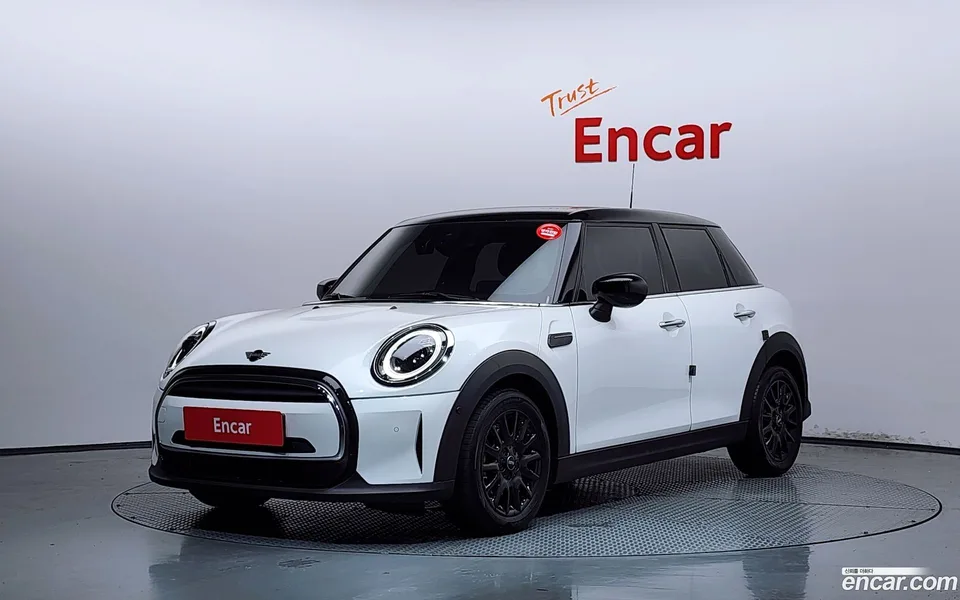 MINI Cooper 5 2023 — photo 1, buy with delivery to Moscow