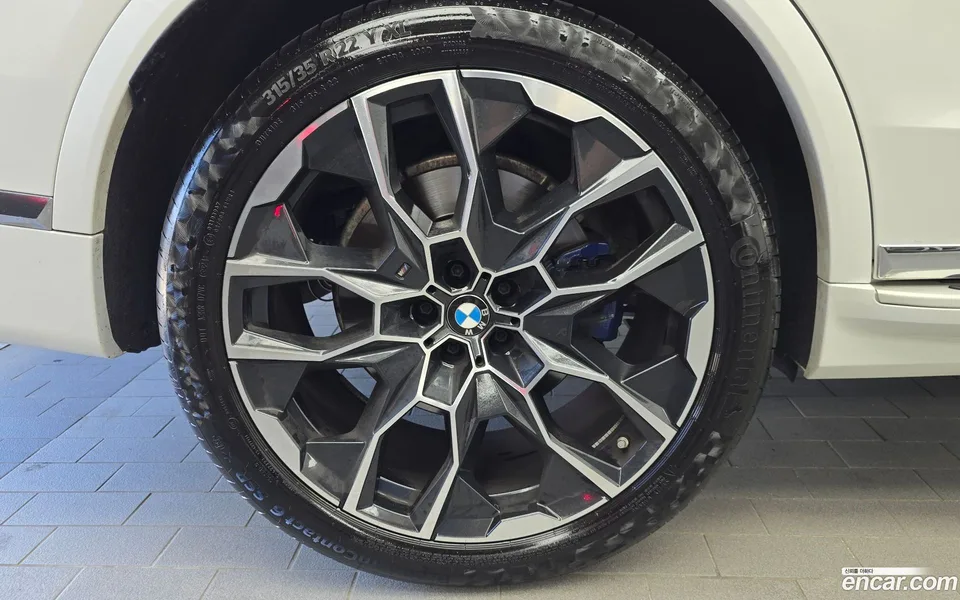 BMW X7 xDrive 40i M 7 2025 — thumbnail 2