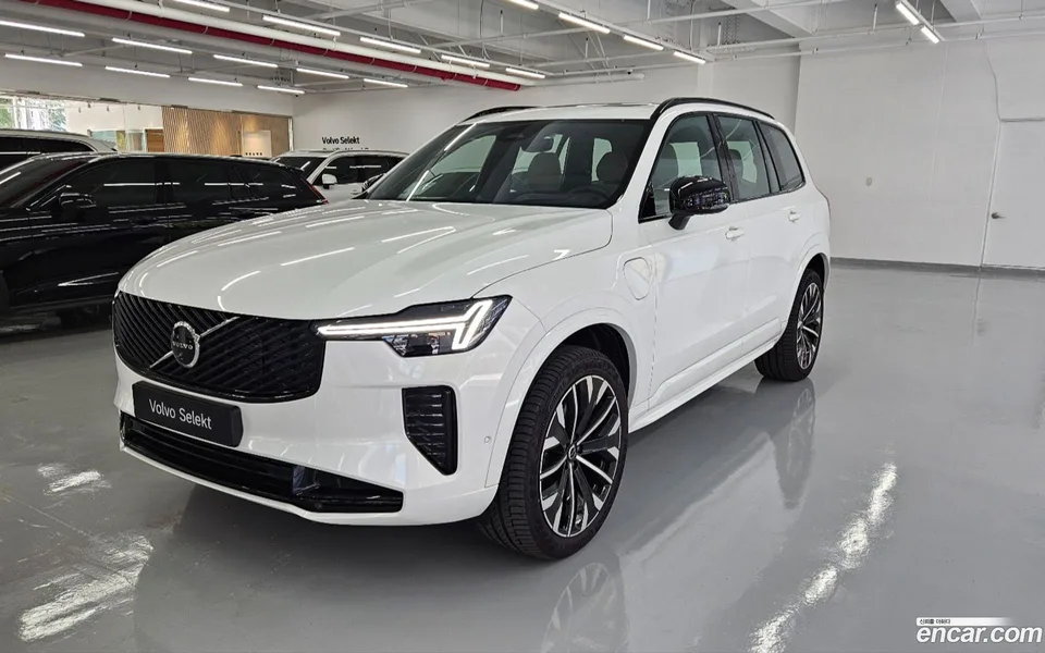 Volvo XC90 T8 2025 — photo 1, buy with delivery to Moscow