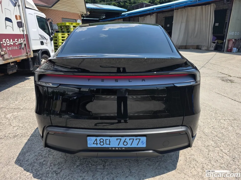 Tesla Model Y RWD 2026 — thumbnail 2