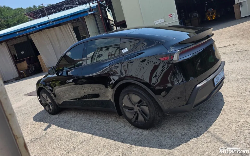 Tesla Model Y RWD 2026 — thumbnail 3