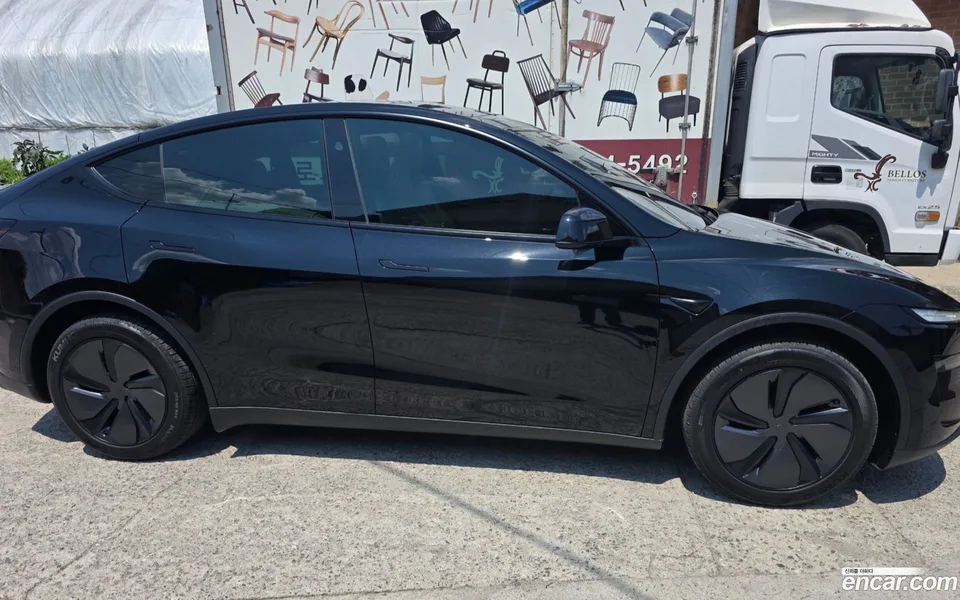 Tesla Model Y RWD 2026 — thumbnail 4