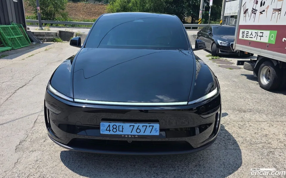 Tesla Model Y RWD 2026 — photo 1, buy with delivery to Moscow