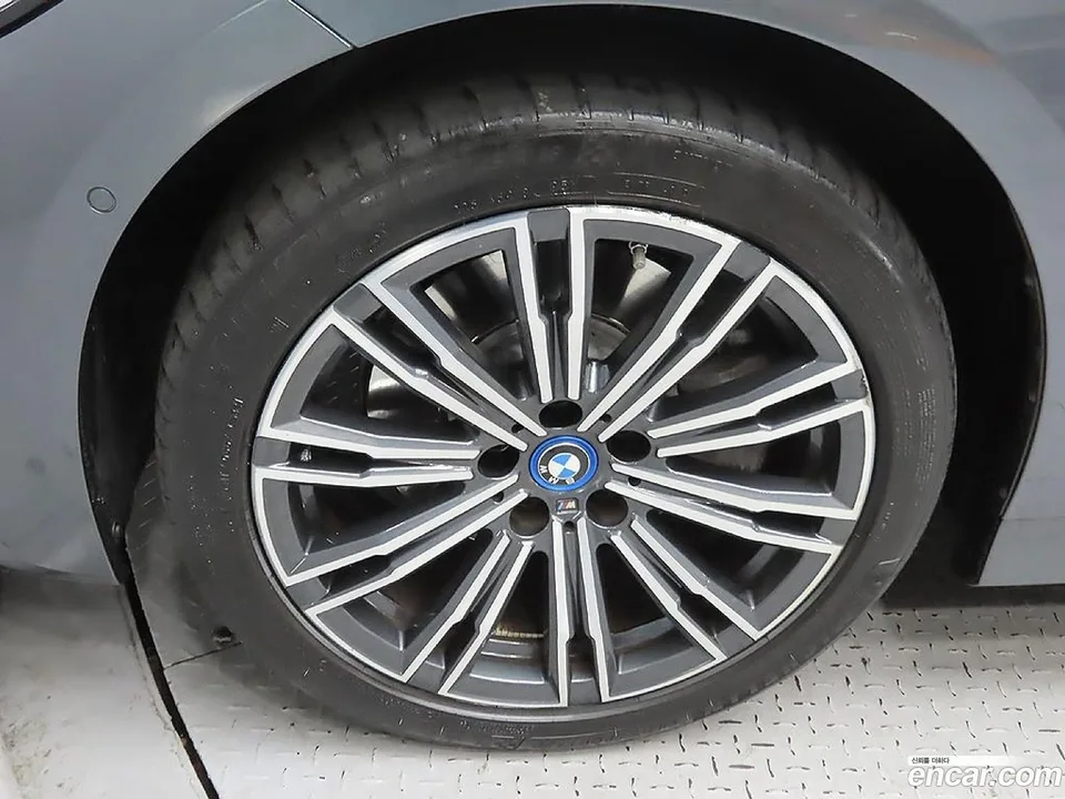 BMW 3 Series 320e M 2022 — thumbnail 2