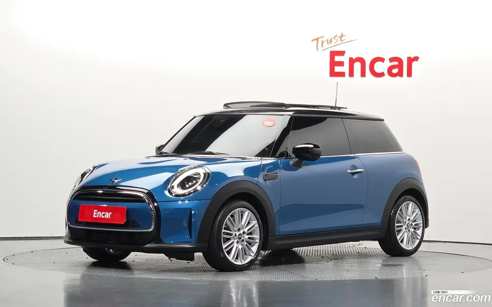 MINI Cooper 2023 — photo 1, buy with delivery to Moscow