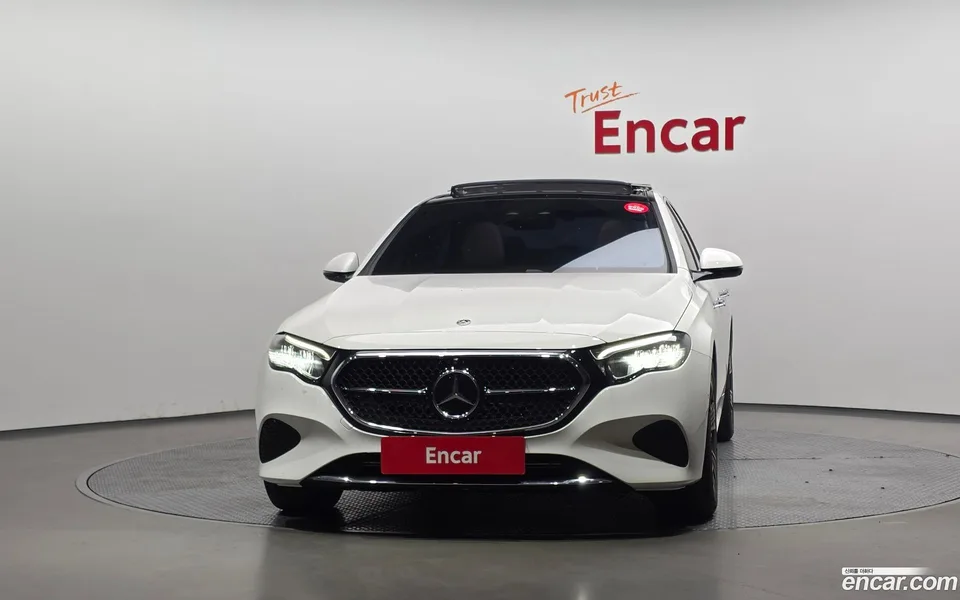 Mercedes-Benz E-Class E200 2025 — thumbnail 3