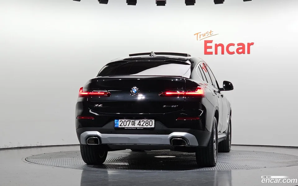 BMW X4 xDrive20i xLine 2023 — thumbnail 4