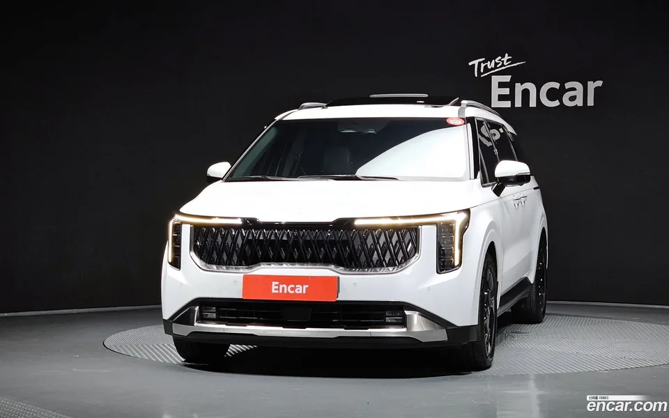 Kia Carnival 9 2023 — thumbnail 3