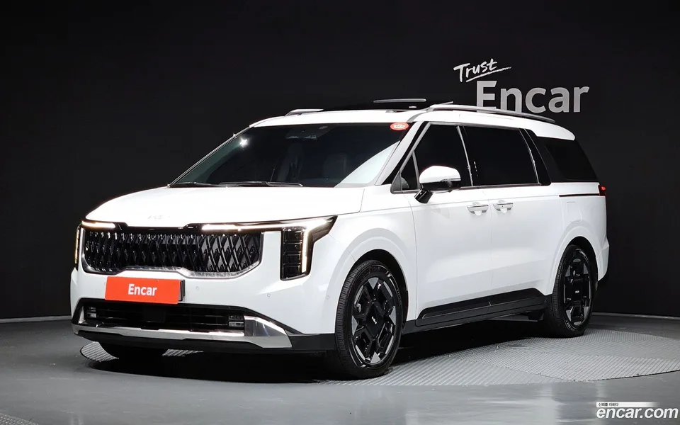 Kia Carnival 9 2023 — photo 1, buy with delivery to Moscow