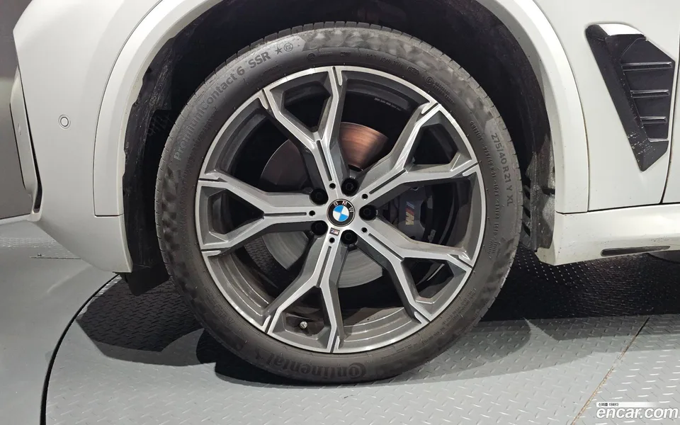 BMW X5 xDrive 40i M 2023 — thumbnail 2