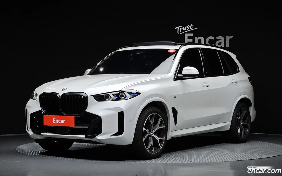 BMW X5 xDrive 40i M 2023 — photo 1, buy with delivery to Moscow