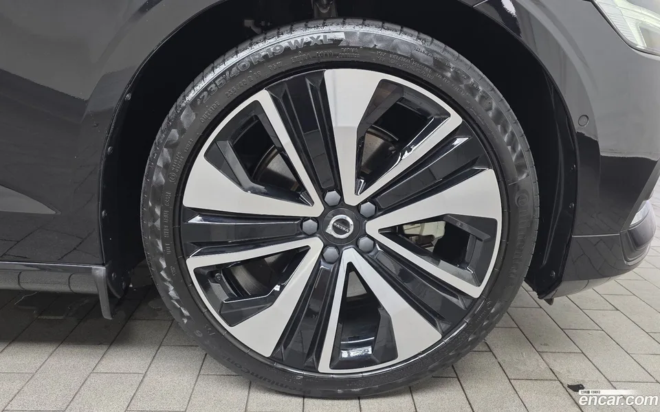 Volvo S60 B5 2022 — thumbnail 2
