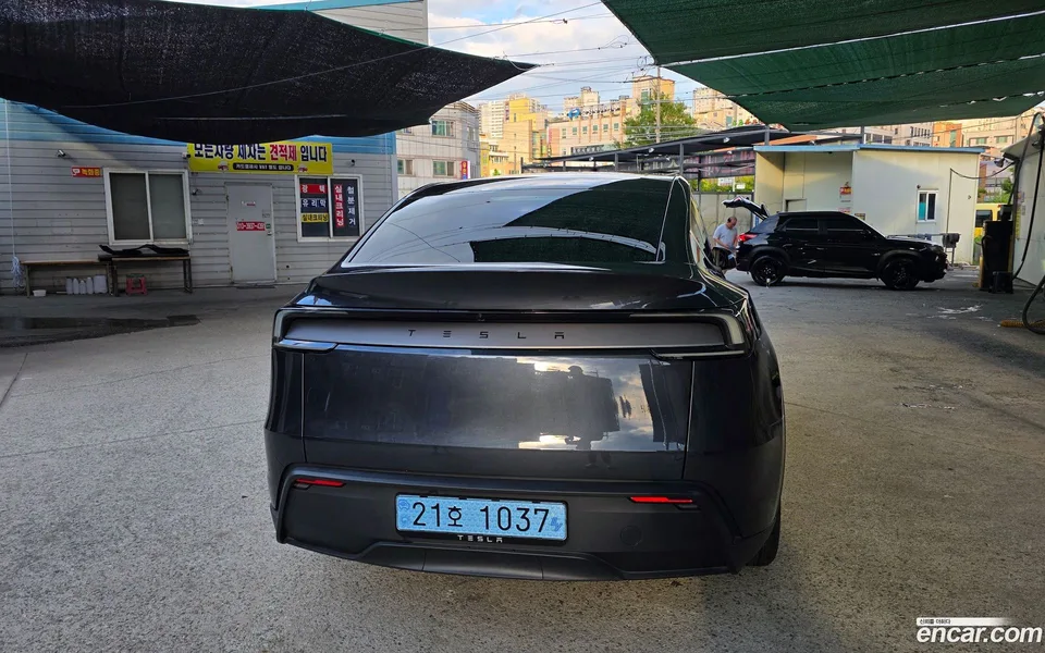 Tesla Model Y RWD 2026 — thumbnail 3