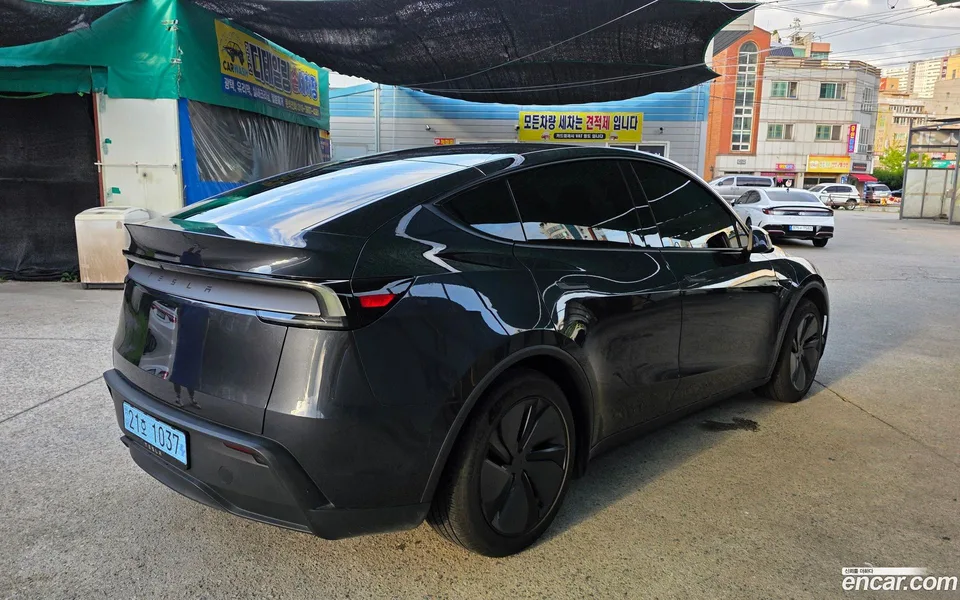 Tesla Model Y RWD 2026 — thumbnail 4