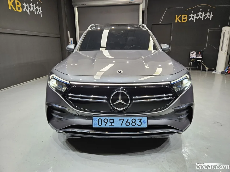 Mercedes-Benz EQB EQB300 4MATIC AMG 2023 — миниатюра 3