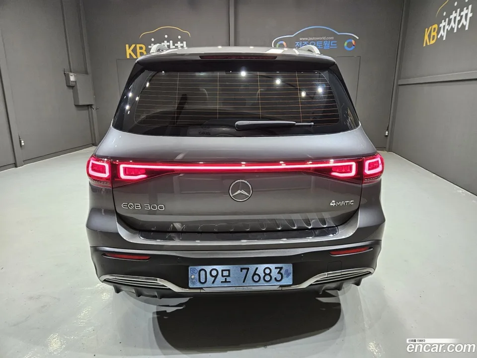 Mercedes-Benz EQB EQB300 4MATIC AMG 2023 — миниатюра 4