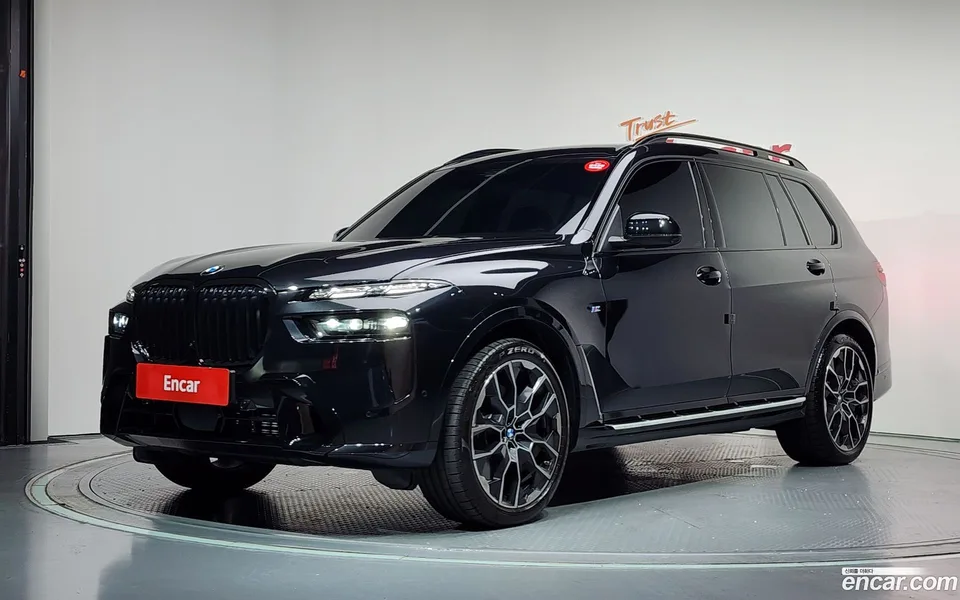 BMW X7 xDrive 40i M 6 2025 — photo 1, buy with delivery to Moscow