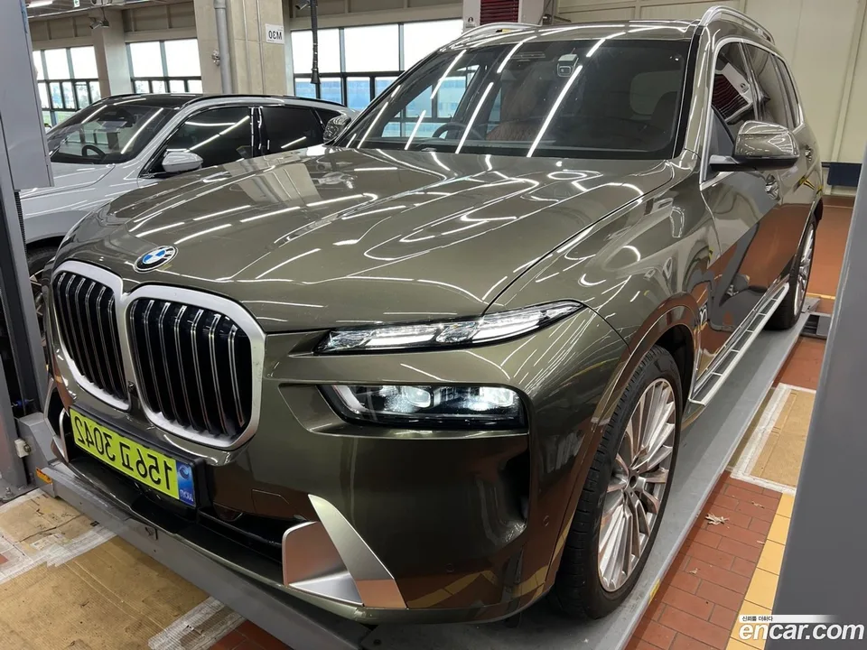 BMW X7 xDrive 40d 6 2026 — фото 1, купить с доставкой в Москву