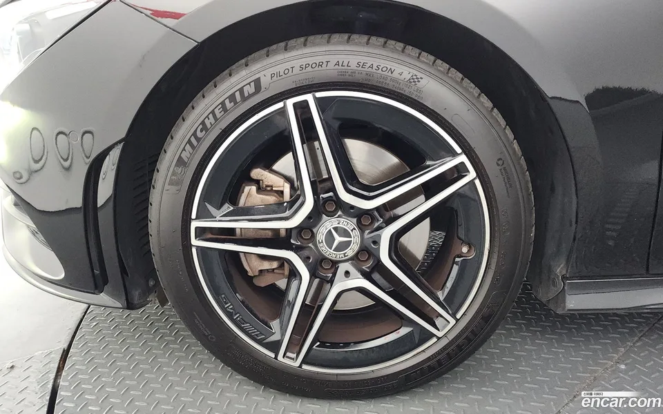 Mercedes-Benz CLA-Class CLA250 4MATIC 2023 — thumbnail 2