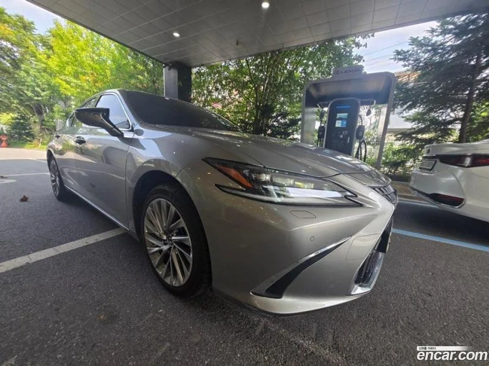 Lexus ES 300h 2024 — thumbnail 4