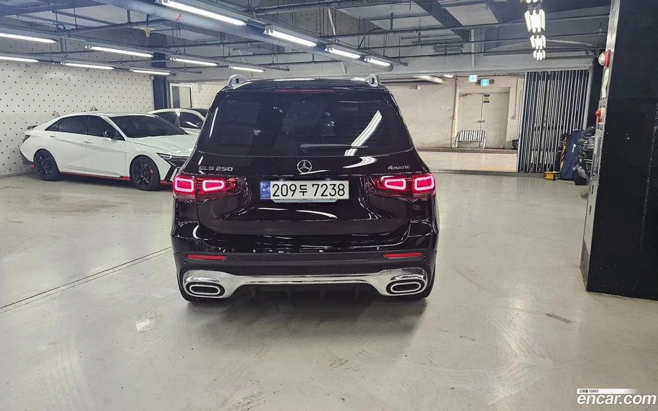 Mercedes-Benz GLB-Class GLB250 4MATIC 2023 — thumbnail 4