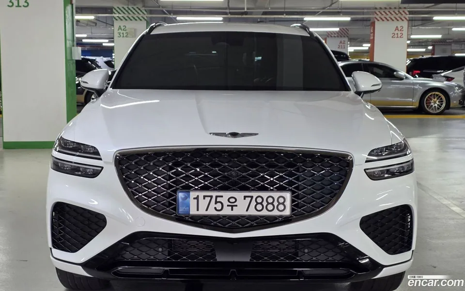 Genesis GV70 2.5T AWD 2024 — photo 1, buy with delivery to Moscow