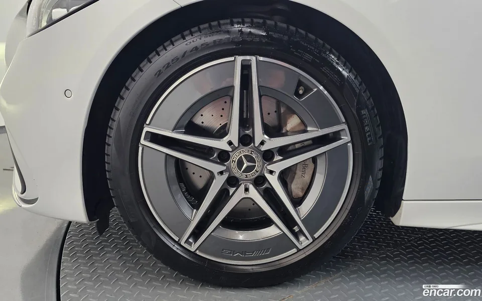 Mercedes-Benz C-Class C200 AMG Line 2024 — thumbnail 5