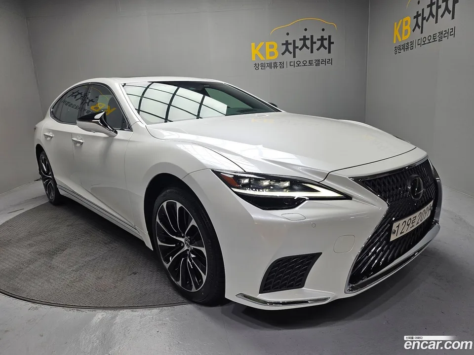 Lexus LS 500h 3.5 2022 — thumbnail 2
