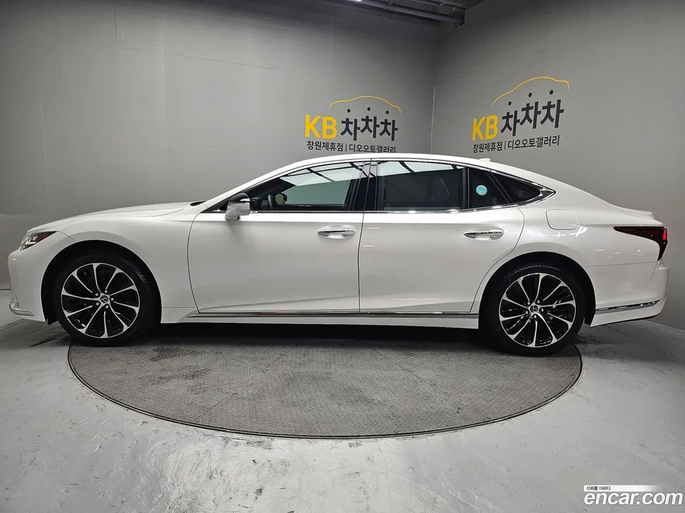 Lexus LS 500h 3.5 2022 — thumbnail 3