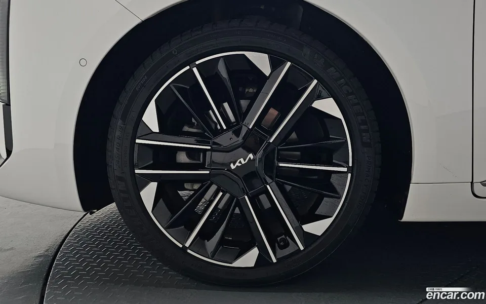Kia K8 Hybrid 2025 — thumbnail 2