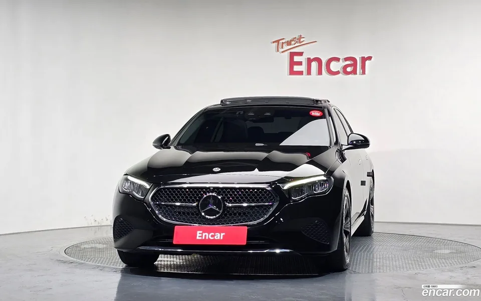 Mercedes-Benz E-Class E200 2024 — thumbnail 3