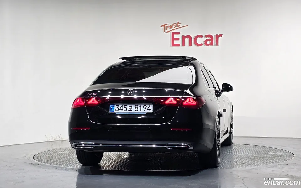 Mercedes-Benz E-Class E200 2024 — thumbnail 4