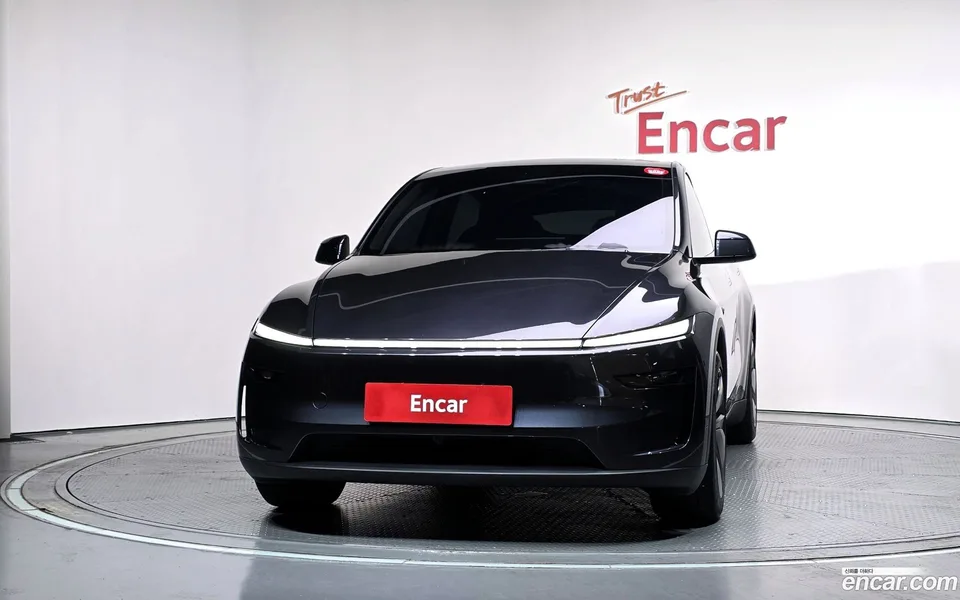Tesla Model Y RWD 2025 — thumbnail 3