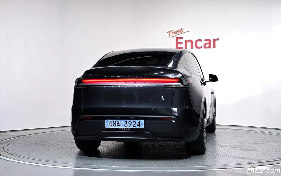 Tesla Model Y RWD 2025 — thumbnail 4